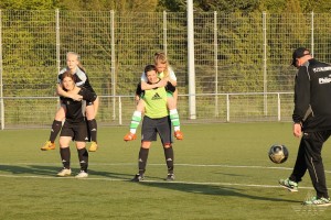 2016-05-04-HH-U17-beim-Training-k-373